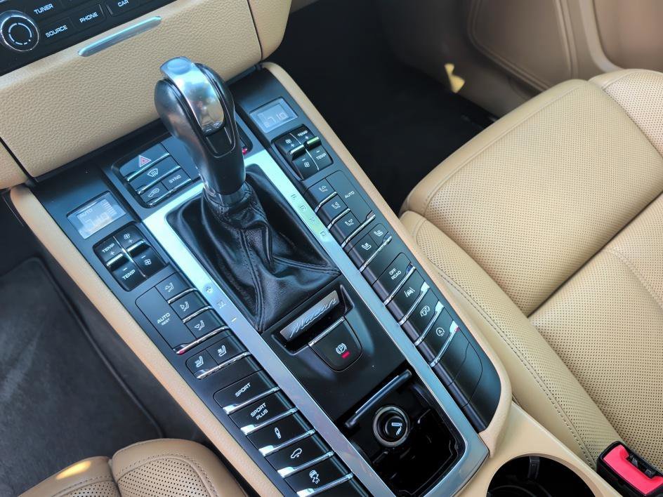Used 2018 White Porsche Base image 26