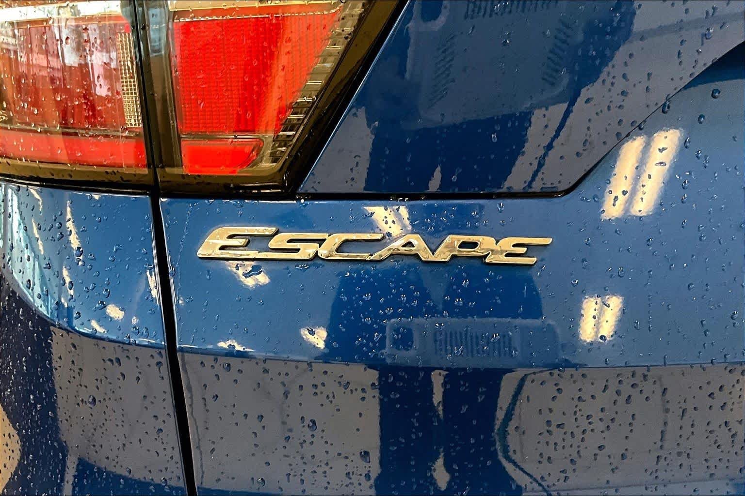Used 2018 Lightning Blue Metallic Ford SE image 29