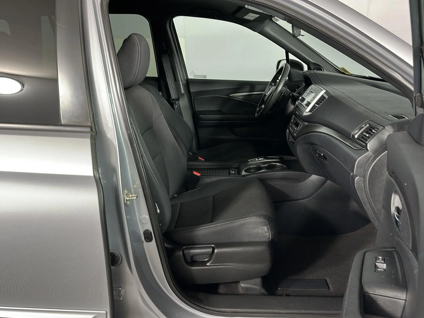 Used 2019 Lunar Silver Metallic Honda Sport image 25