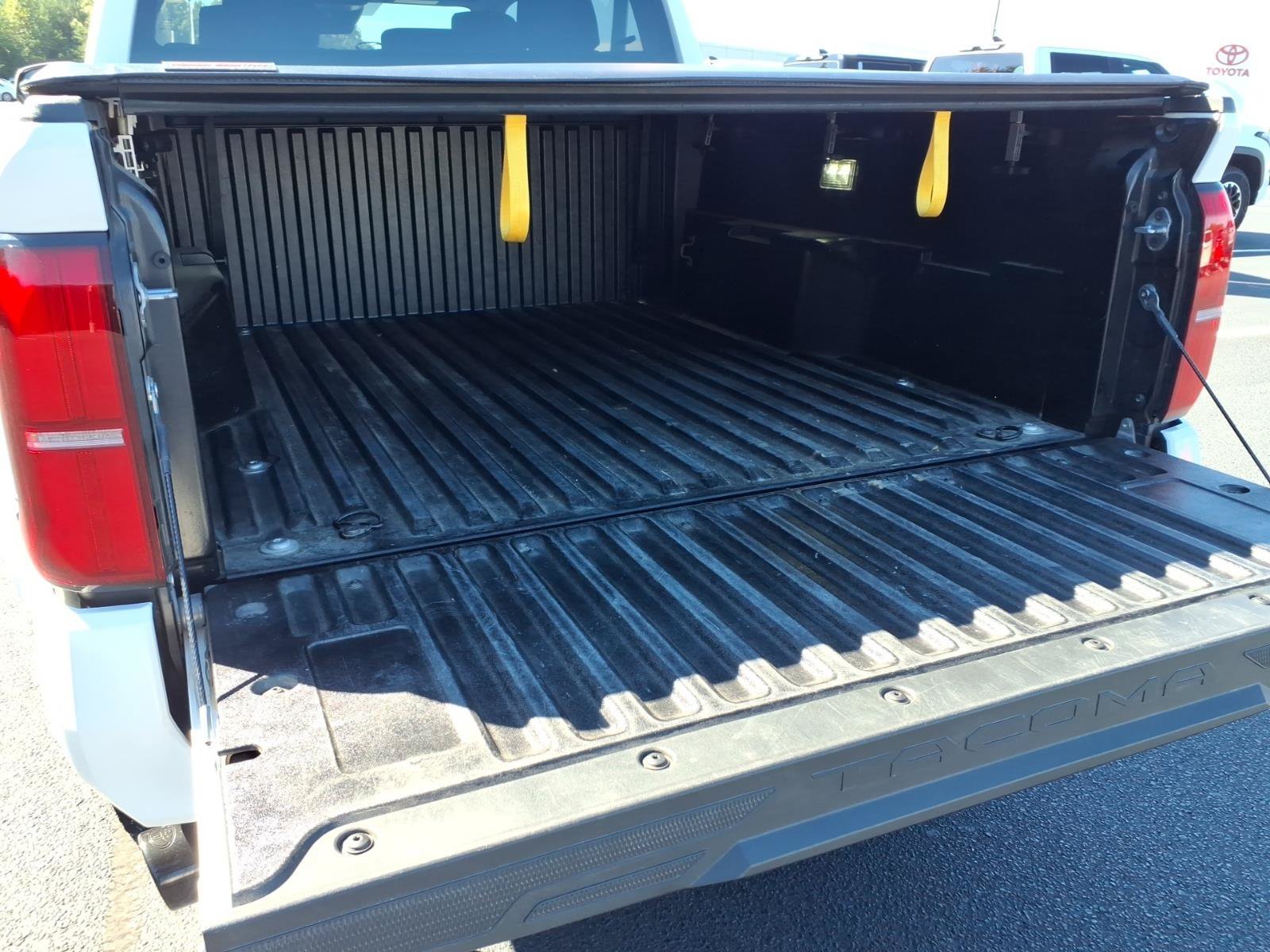 Used 2025 Ice Cap Toyota SR5 image 10