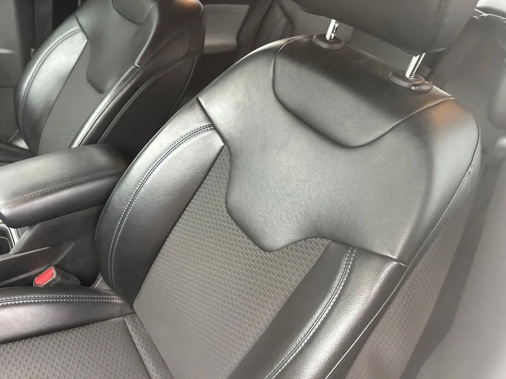 Used 2023 White Jeep Latitude image 3