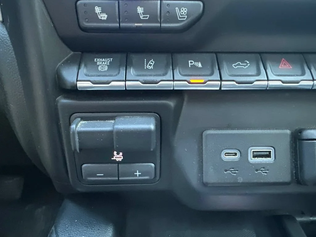 Used 2020 QUICKSILVER METALLIC GMC Denali image 25