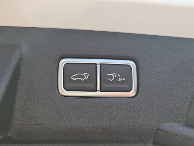 New 2026 Snow White Pearl Kia EX image 13