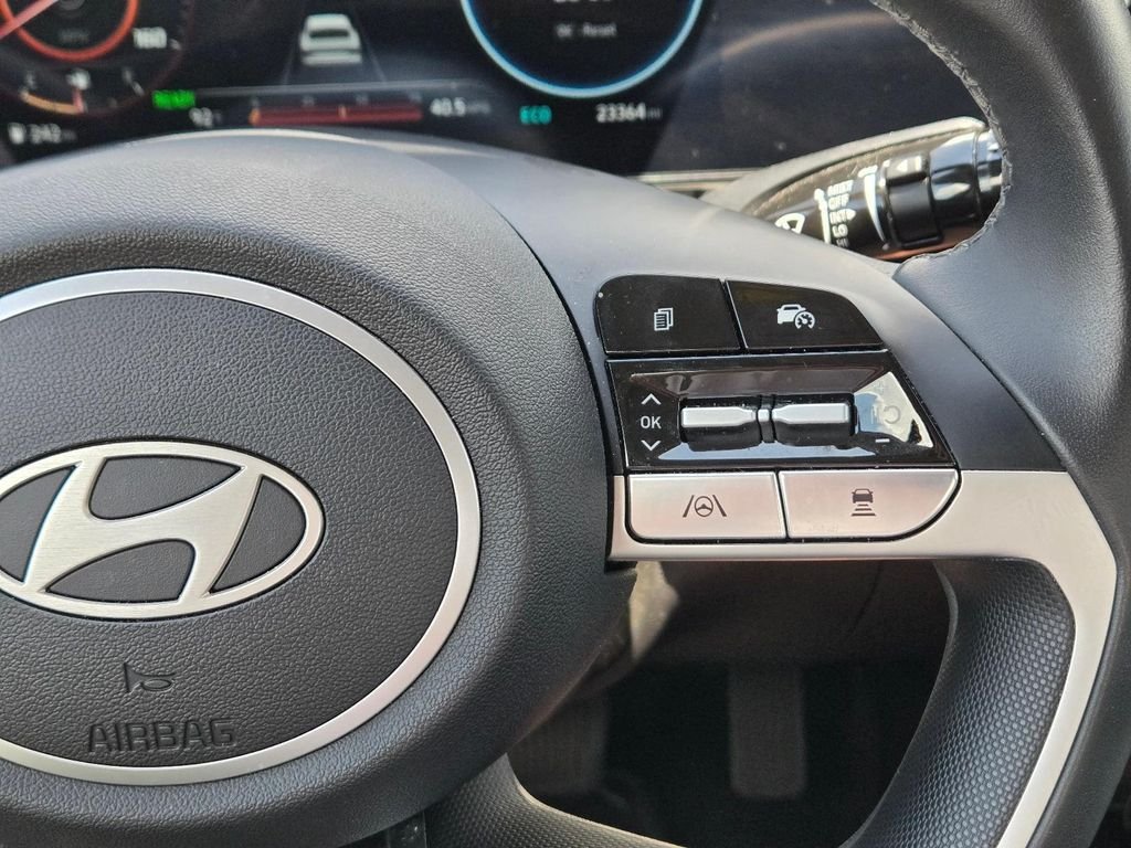 2025 Hyundai Elantra Limited - Photo 22