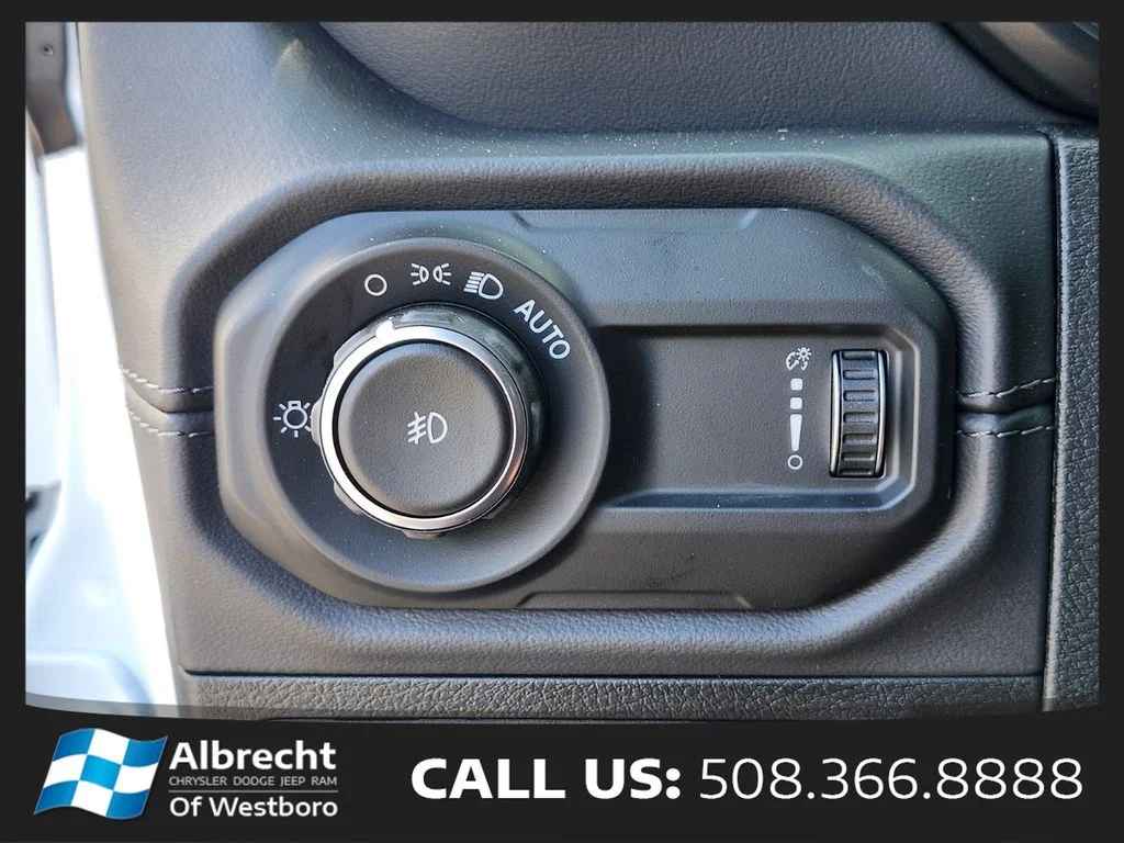 New 2026 Bright White Clear-Coat Exterior Paint Jeep Sahara image 22