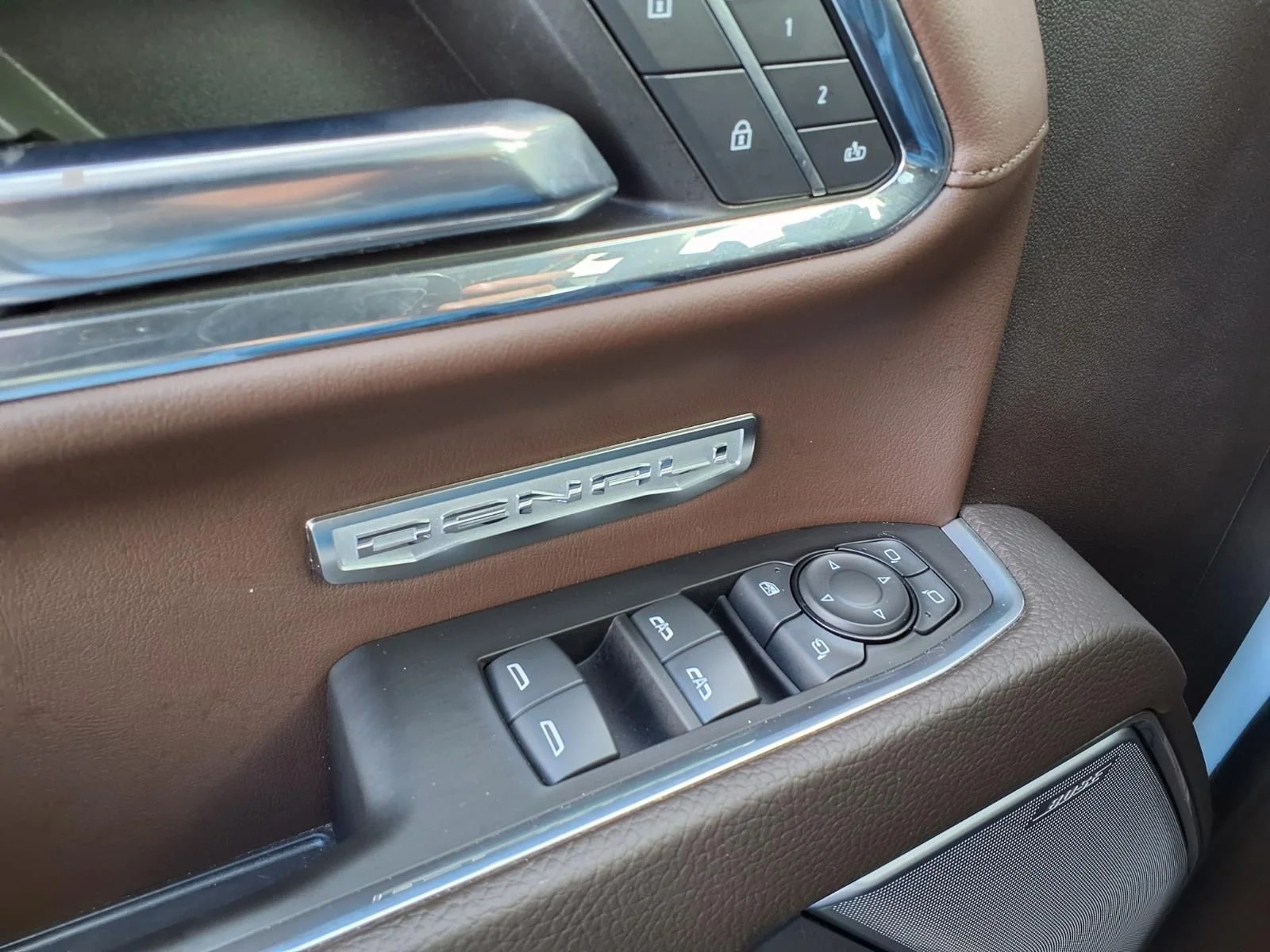 Used 2024 White GMC Denali image 21