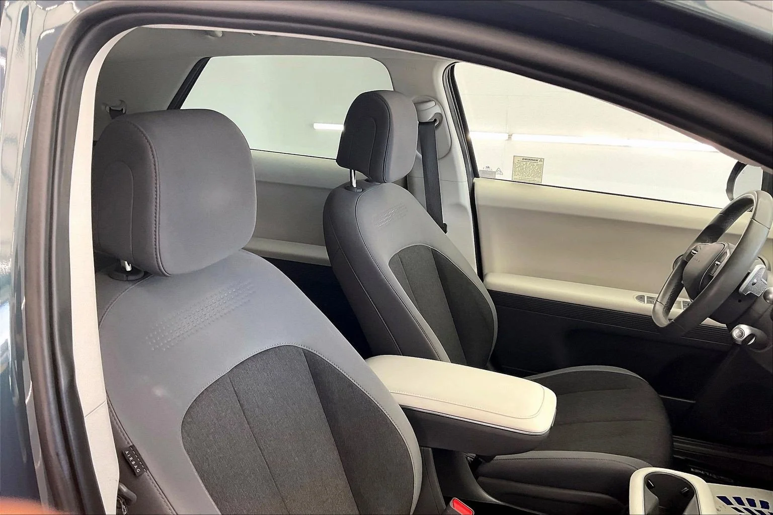 Used 2023 Digital Teal Hyundai SE image 6