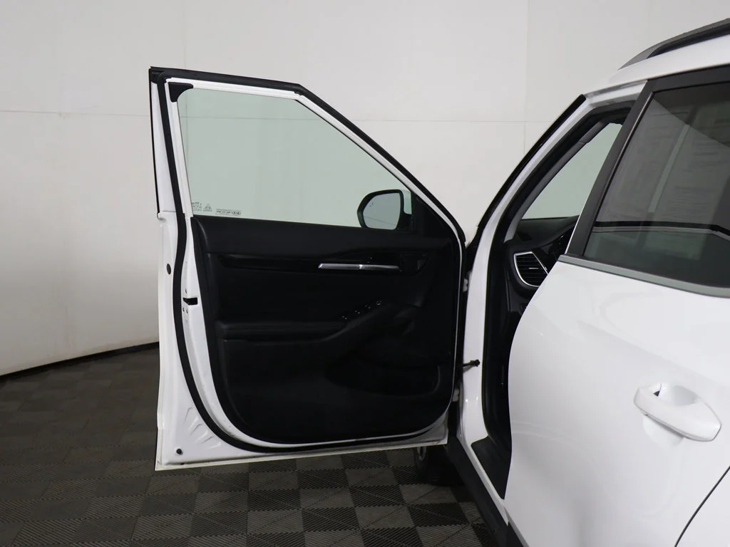 Used 2021 White Kia EX image 20