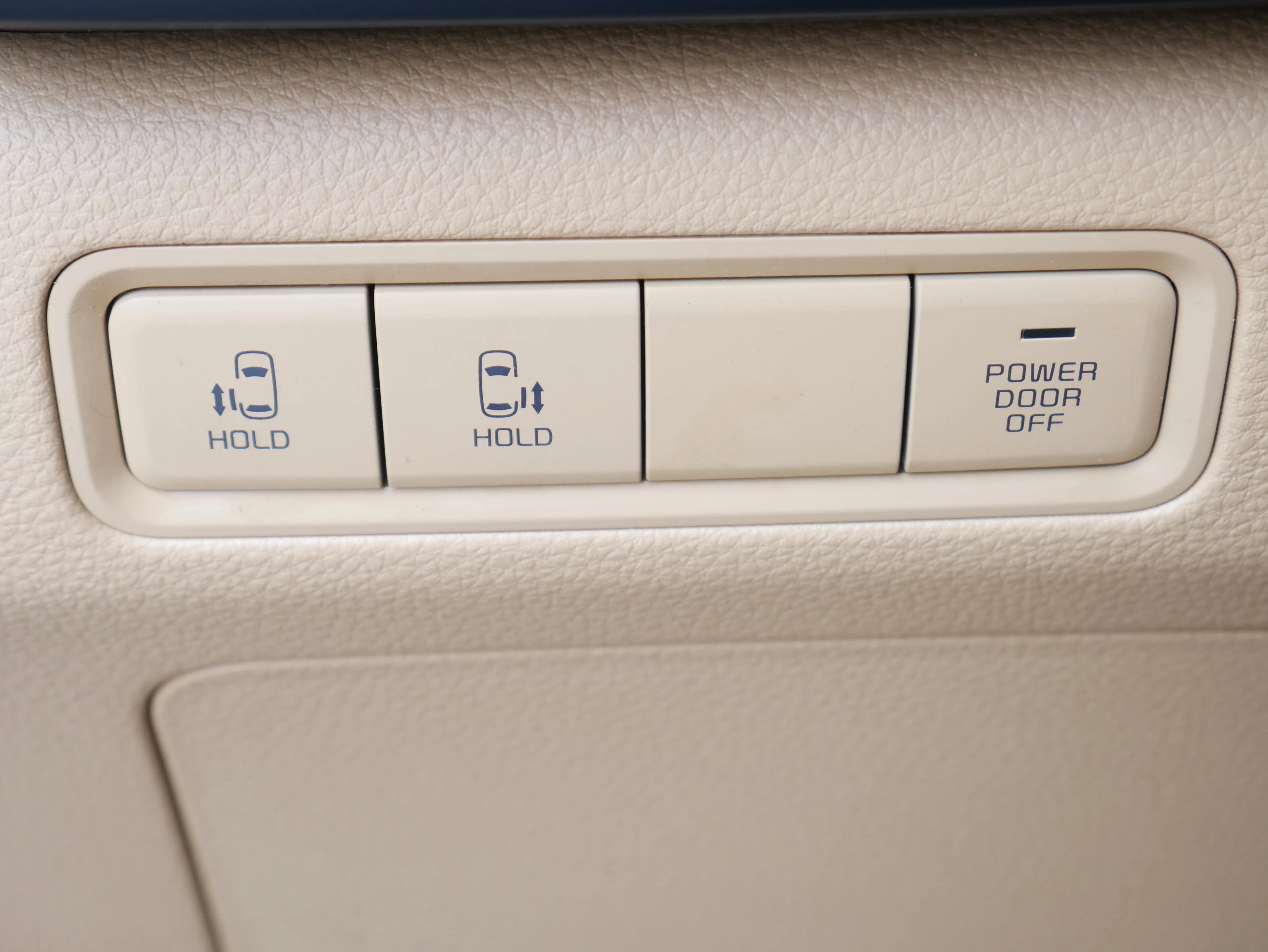 Used 2024 White Kia LX Seat Package image 31