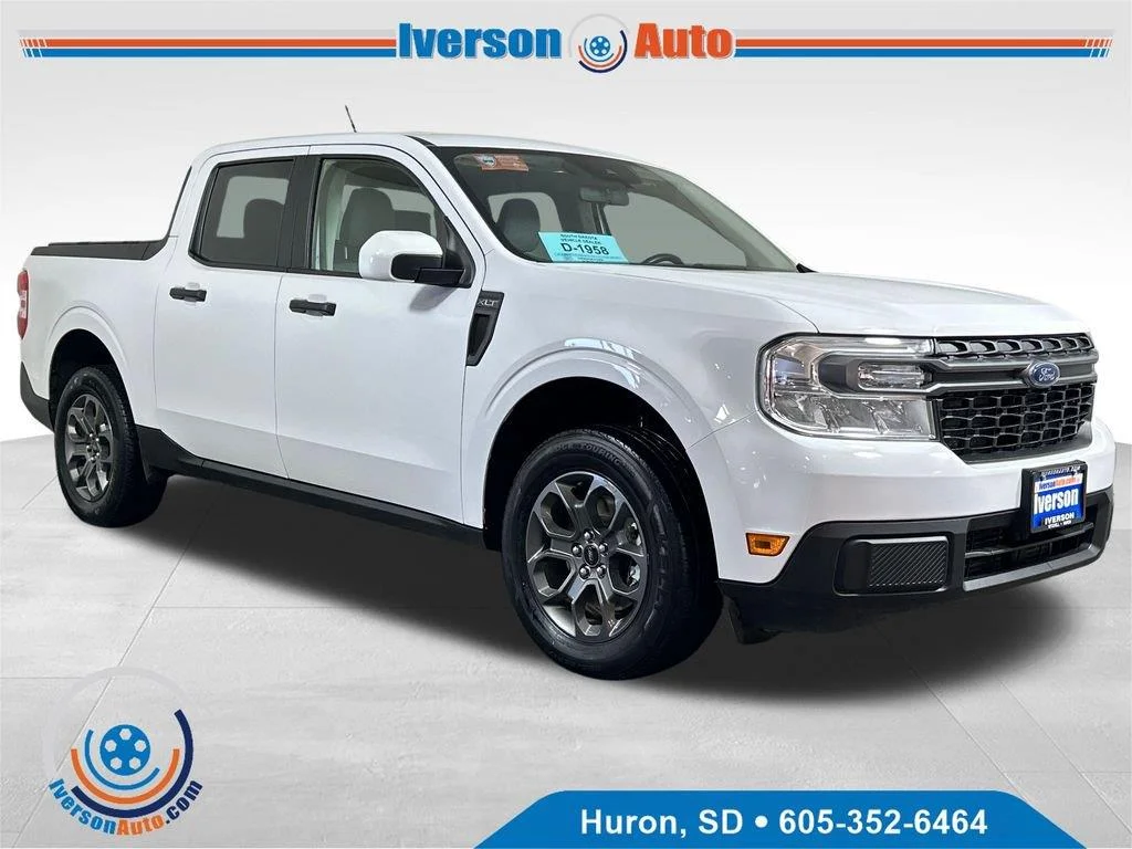 Used 2023 Oxford White Ford XLT image 1