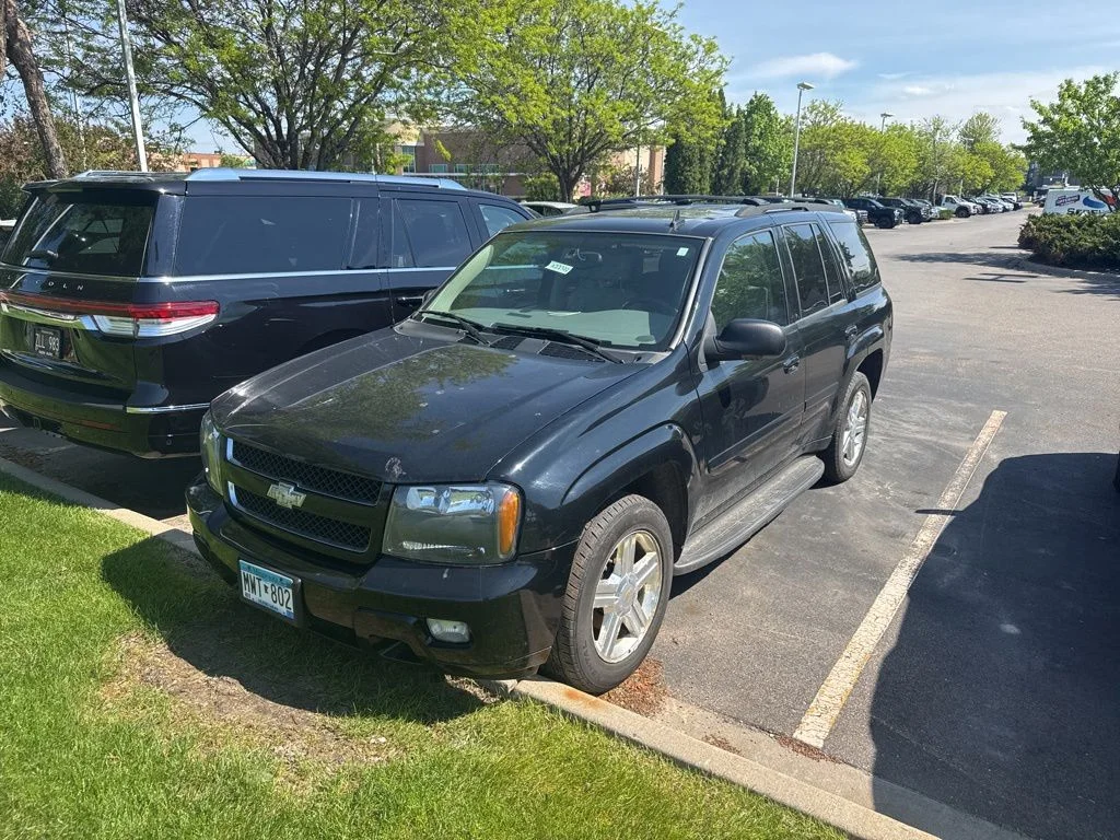 Used 2008 Black Chevrolet LT image 2