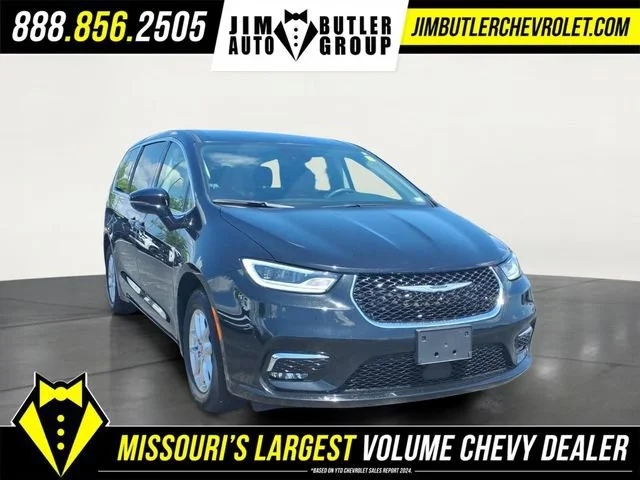 Used 2024 Black Chrysler Touring L image 25