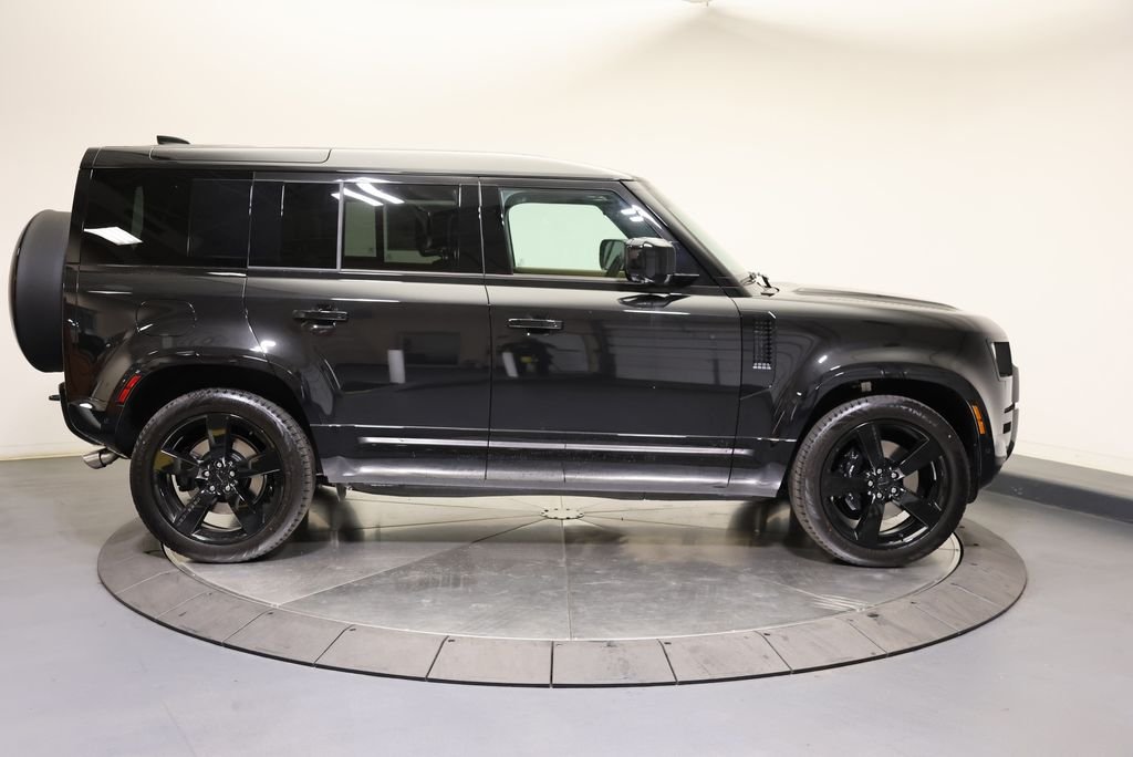 New 2026 Santorini Black Metallic Land Rover V8 image 6