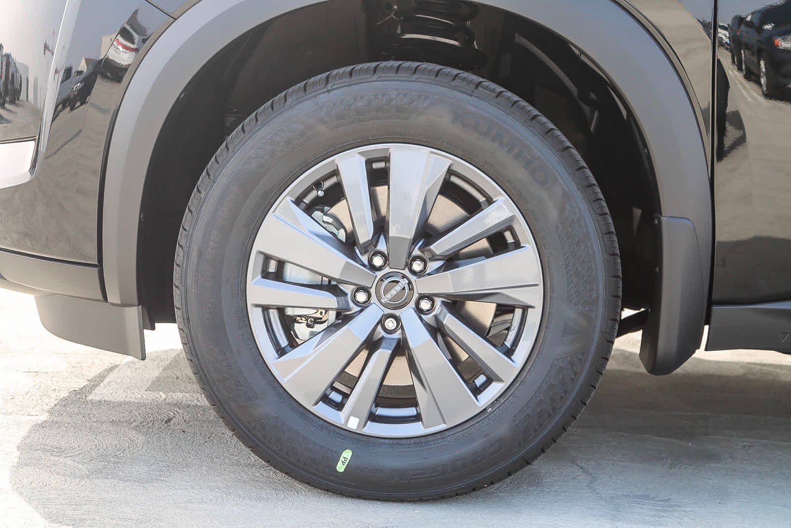 2025 Nissan Pathfinder SV - Photo 12