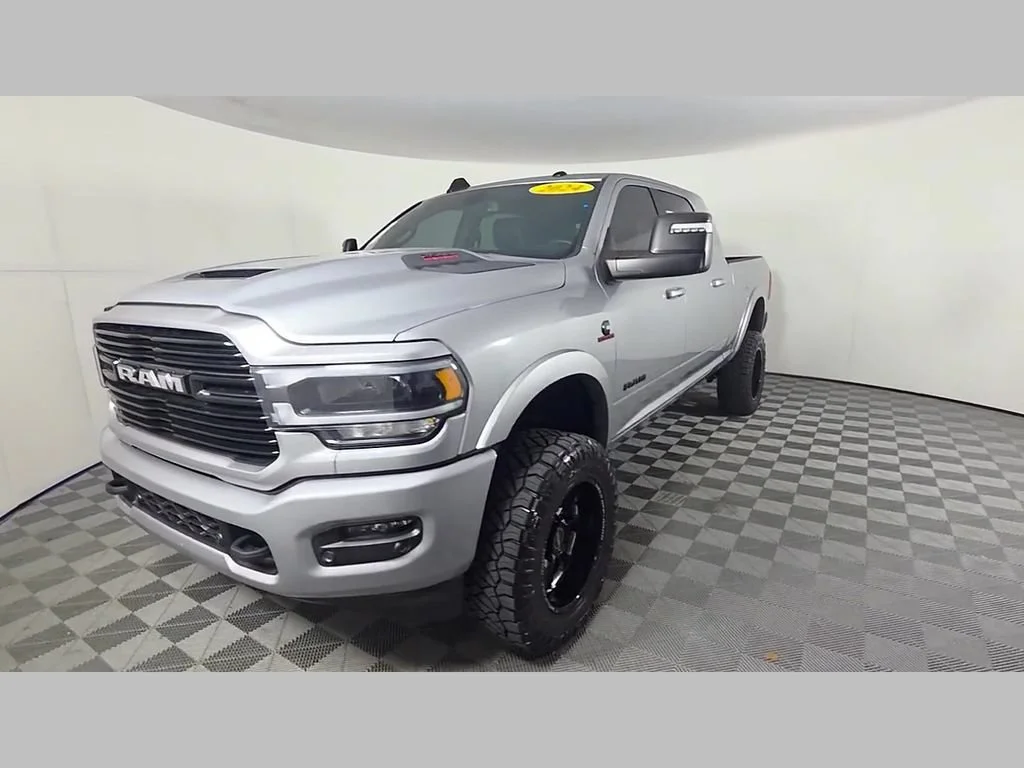 Used 2024 Billet Silver Metallic Clearcoat Ram Laramie image 54