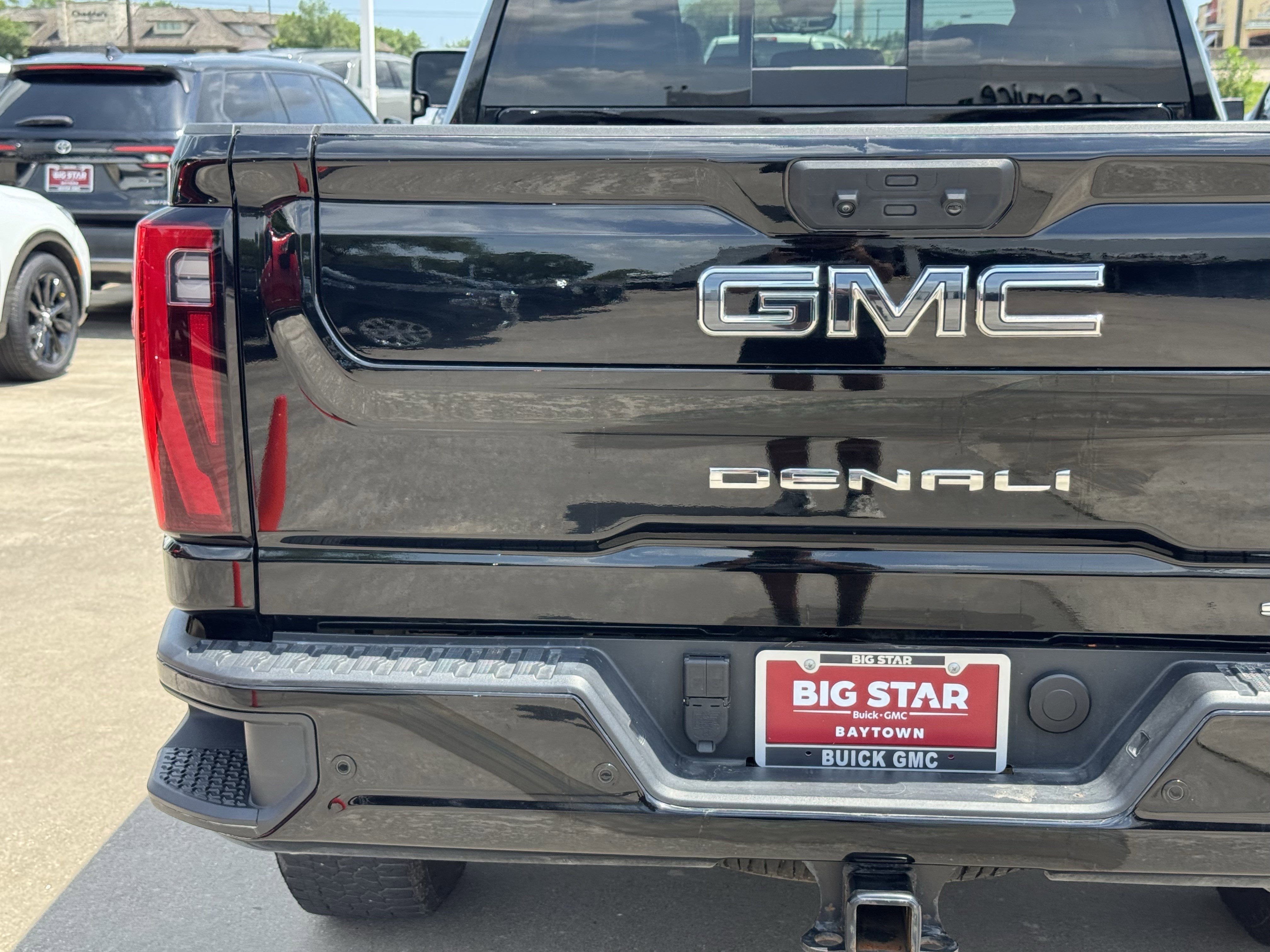 Used 2025 Onyx Black GMC Denali Ultimate image 10