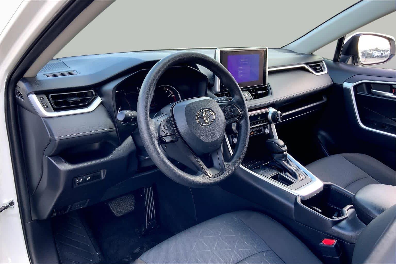 Used 2025 Ice Cap Toyota XLE image 17