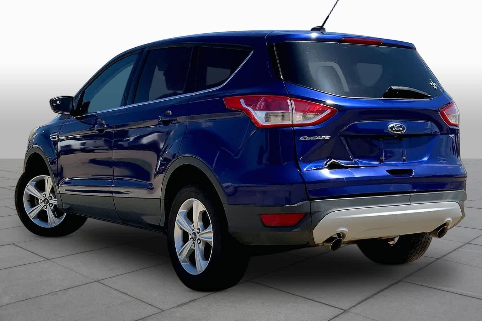 Used 2015 Blue Ford SE image 12