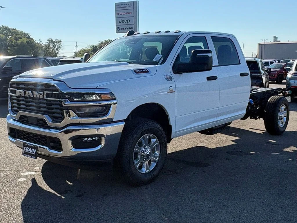 New 2026 Bright White Clear-Coat Exterior Paint RAM Tradesman image 3