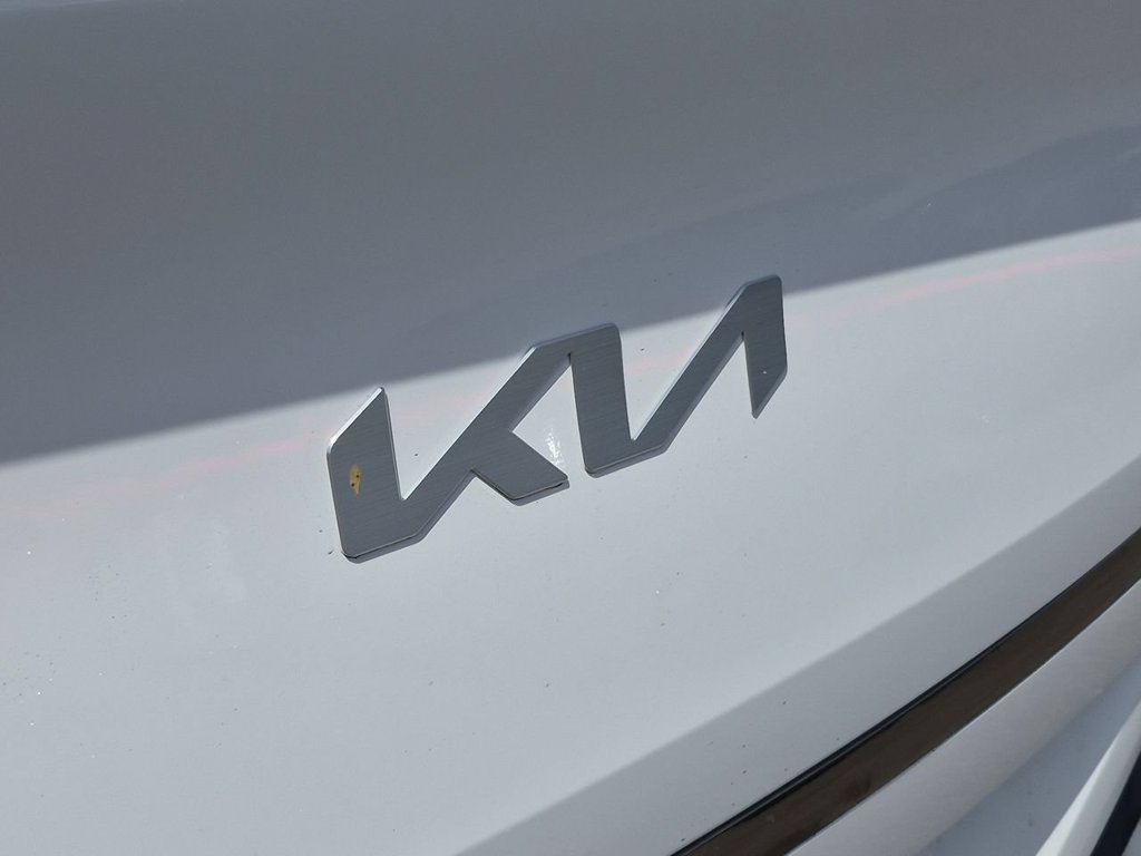 New 2026 Glacial White Pearl / Black Ro Kia GT-LINE image 32