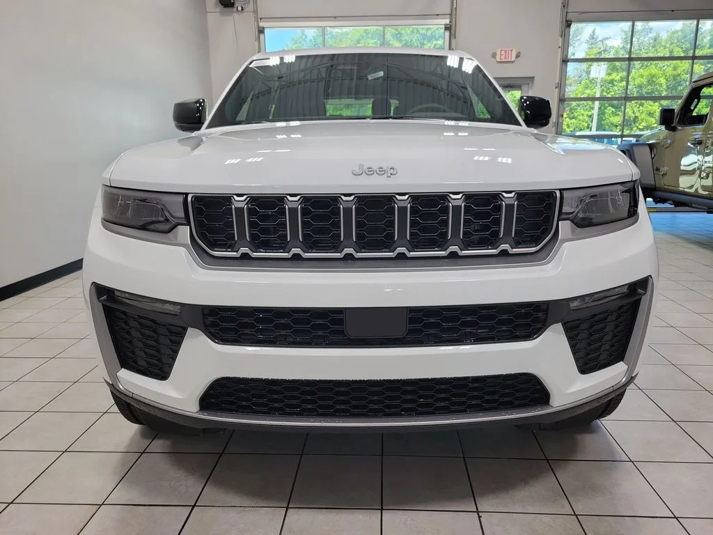 New 2026 Bright White Clear-Coat Exterior Paint Jeep Limited image 2
