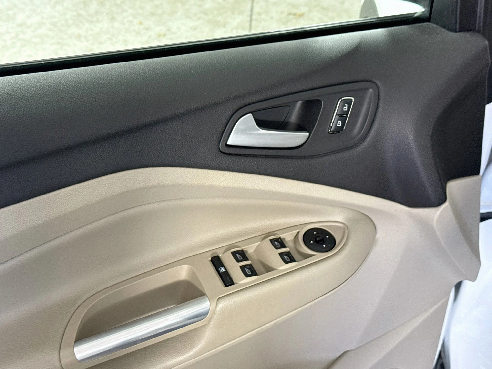 Used 2013 Oxford White Ford SE image 20