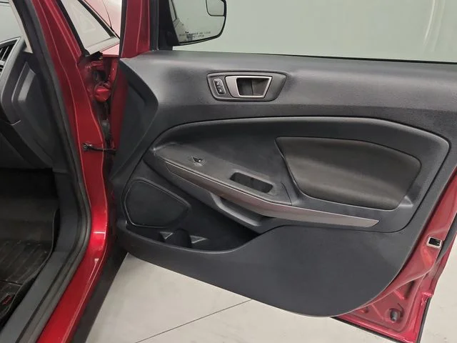 Used 2020 Red Ford SE image 28