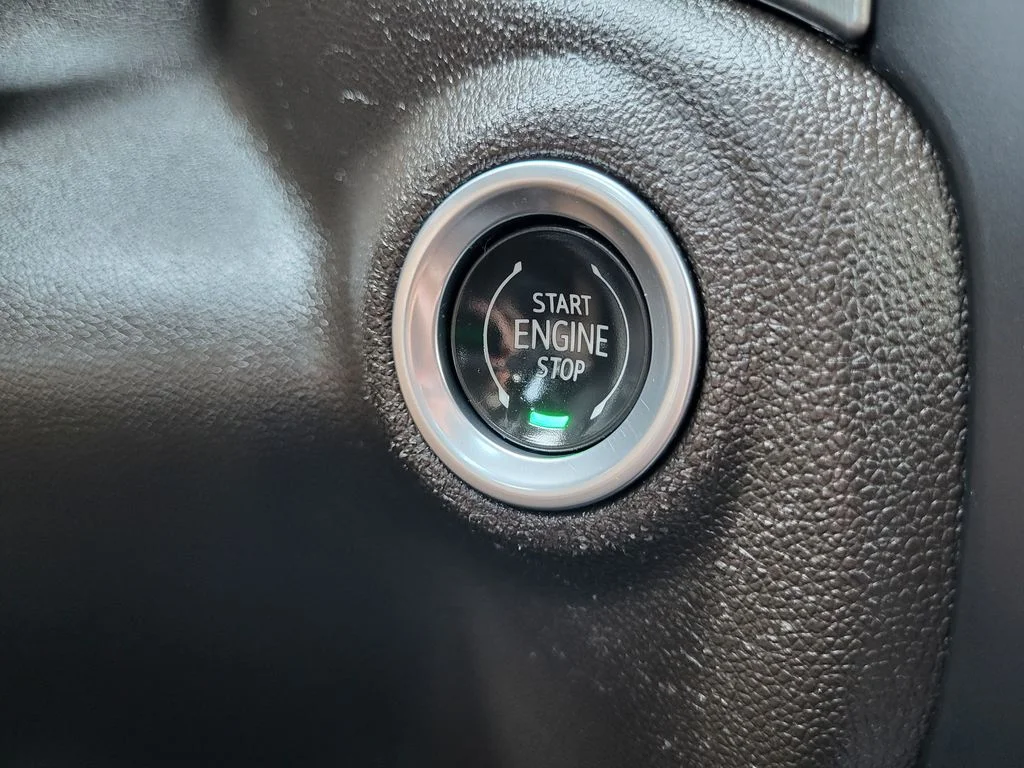 Used 2021 WHITE FROST TRICOAT GMC Denali image 17
