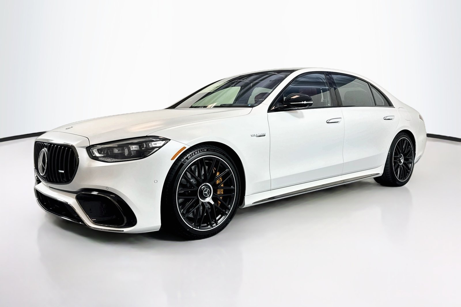 New 2026 MANUFAKTUR Moonlight White Magno Mercedes-Benz AMG® S 63 E image 1