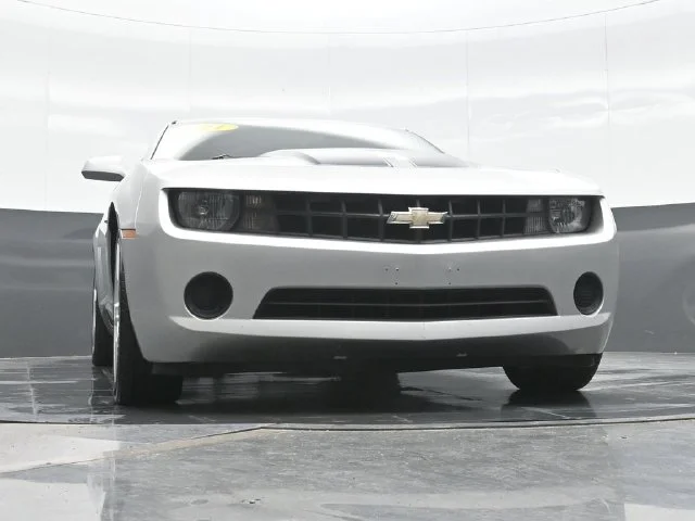 Used 2011 Silver Chevrolet 1LS image 22
