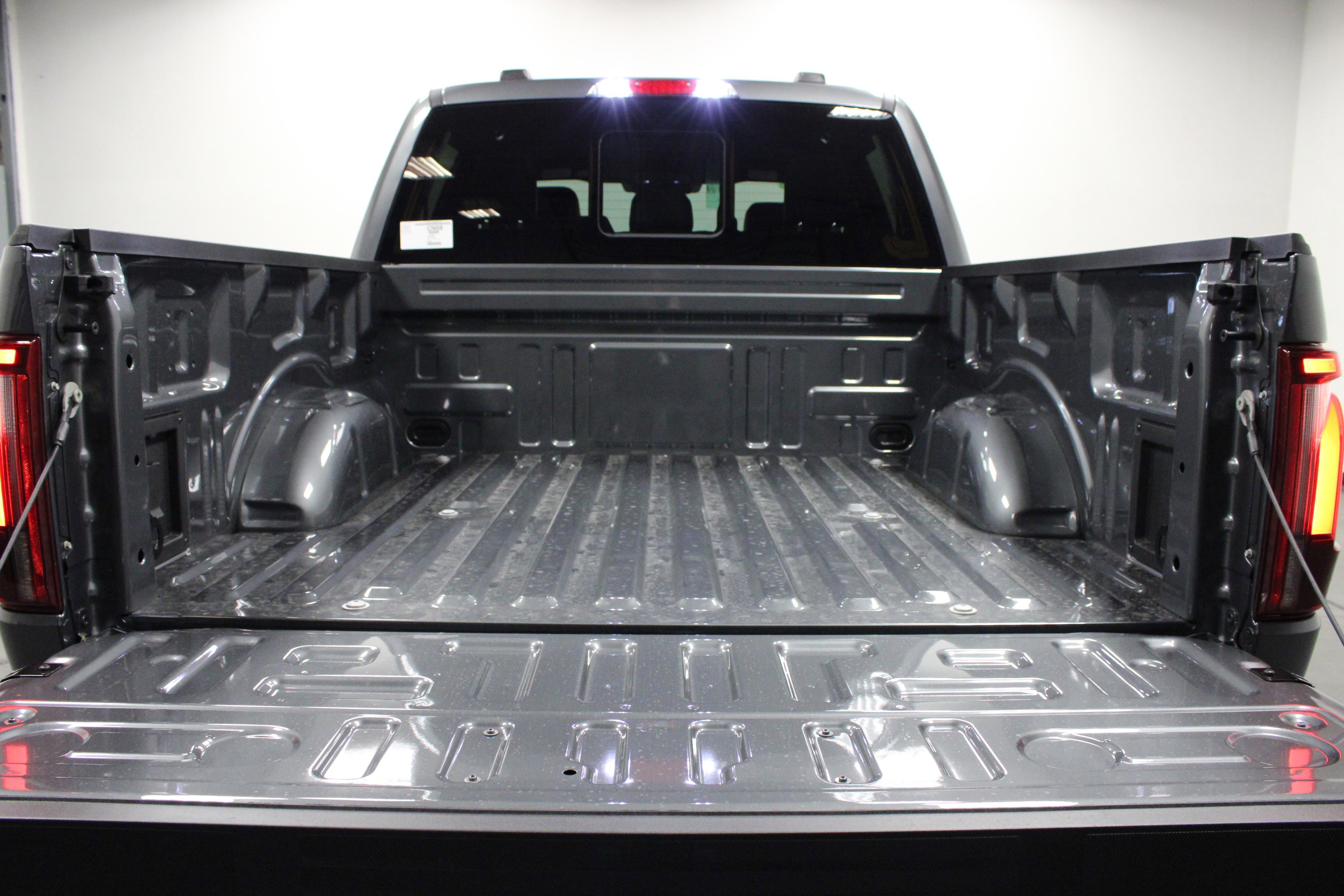 New 2026 Carbonized Gray Metallic Ford LARIAT image 14