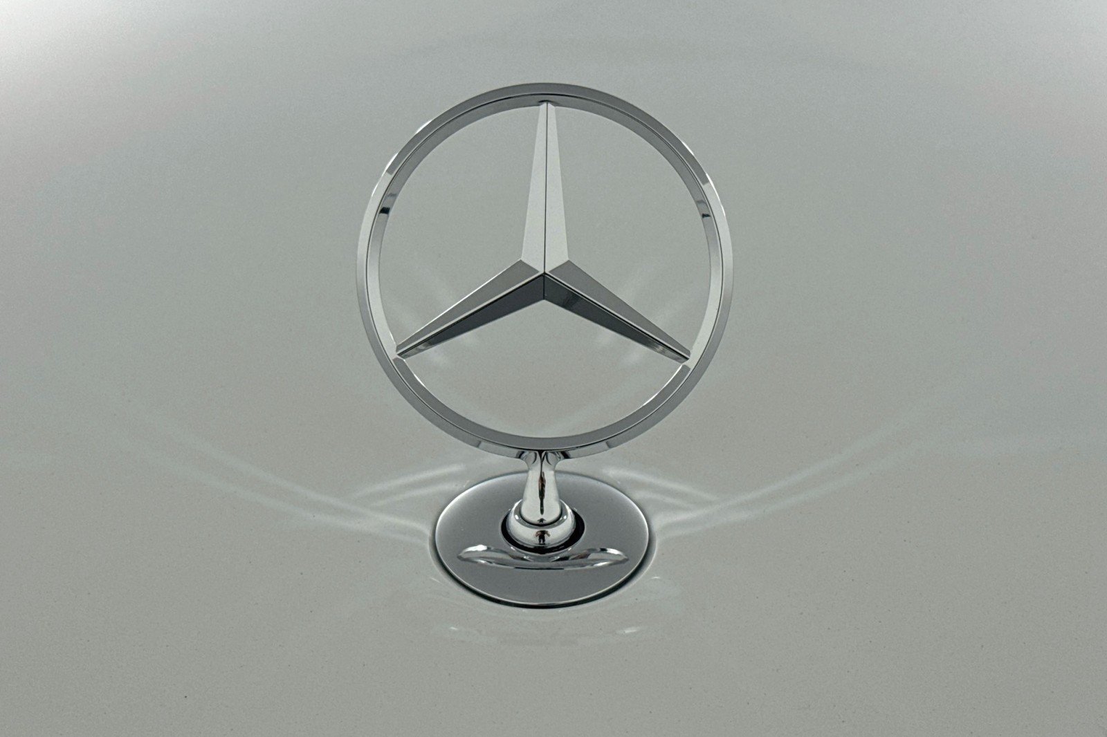 Certified Used 2026 MANUFAKTUR Moonlight White Metallic Mercedes-Benz S 580e image 14