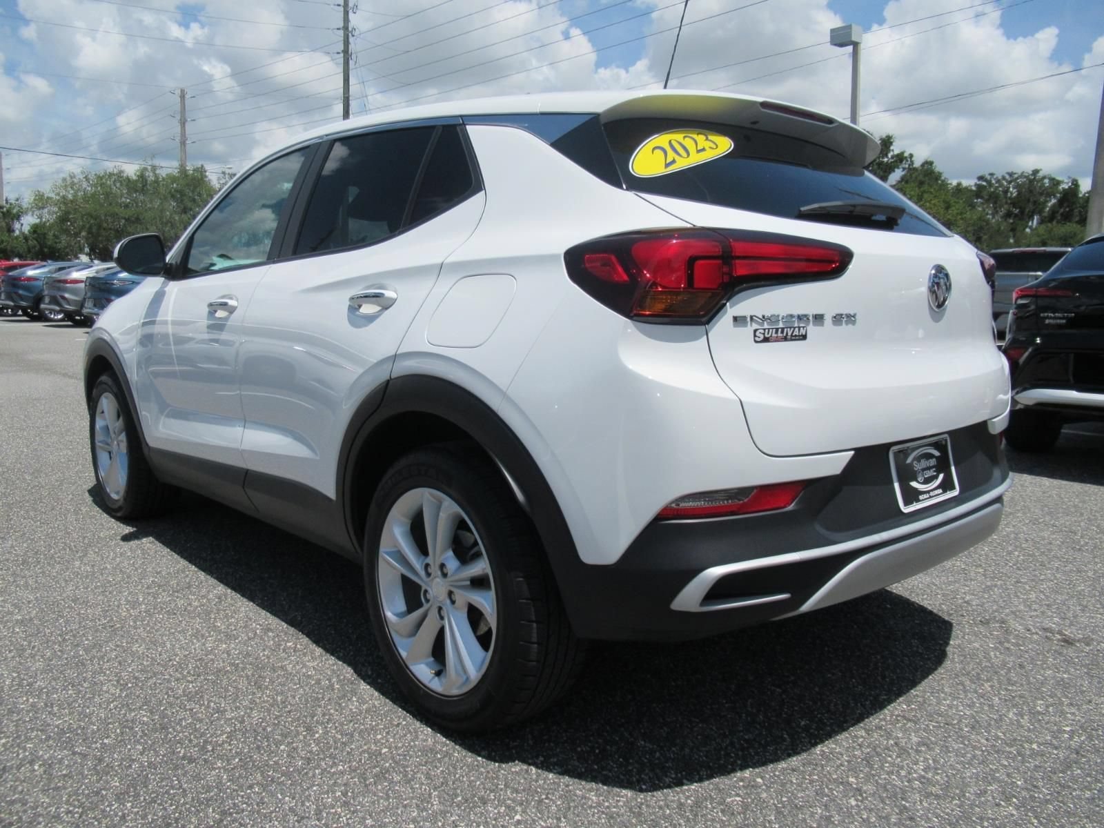 Used 2023 SUMMIT WHITE Buick Preferred image 5