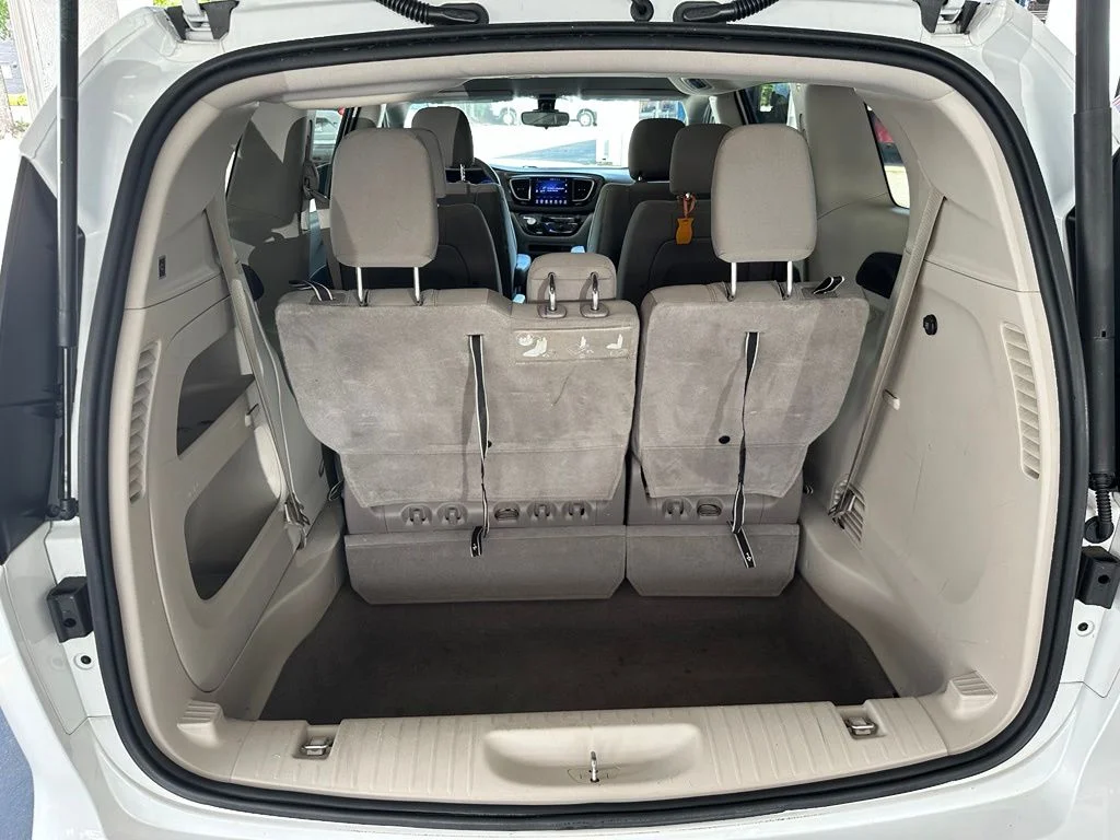 Used 2017 White Chrysler Touring image 31