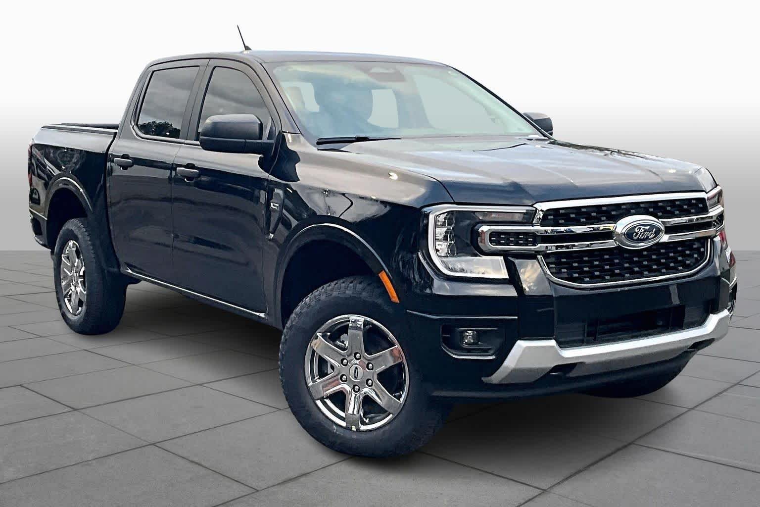New 2025 Shadow Black Ford XLT image 2