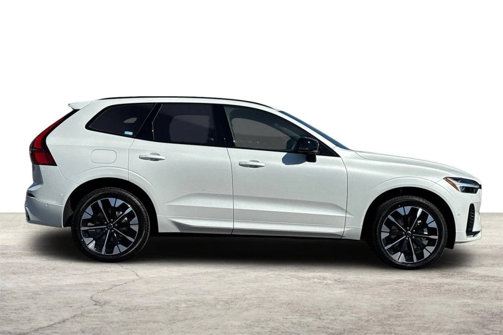 2026 Volvo XC60 Plus - Photo 10