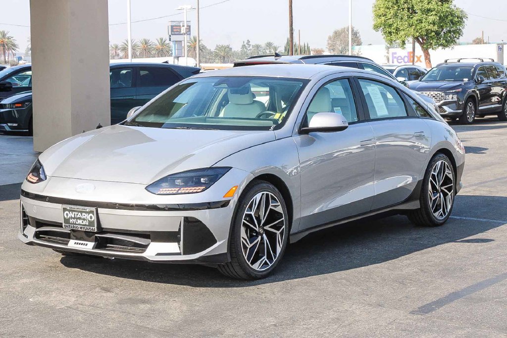 Certified Used 2023 Silver Hyundai SEL image 3