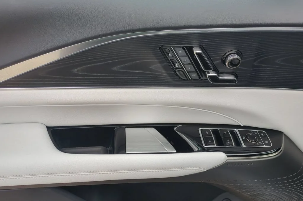 Certified Used 2024 Crystal White Tricoat Cadillac Sport 1 image 27