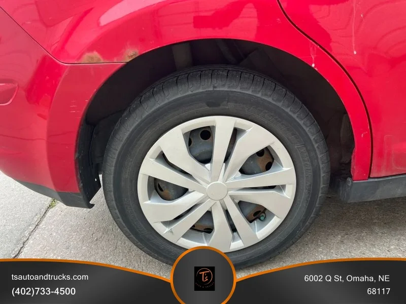 Used 2008 Red Nissan S Hatchback 4D image 11