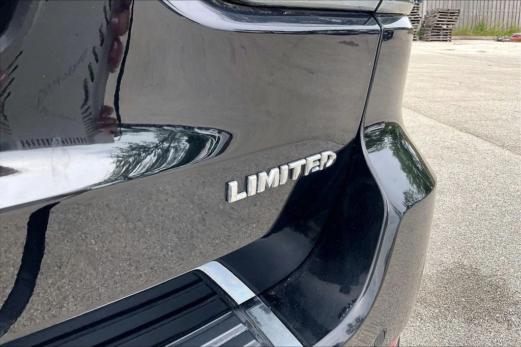 Used 2018 Black Jeep Limited image 31
