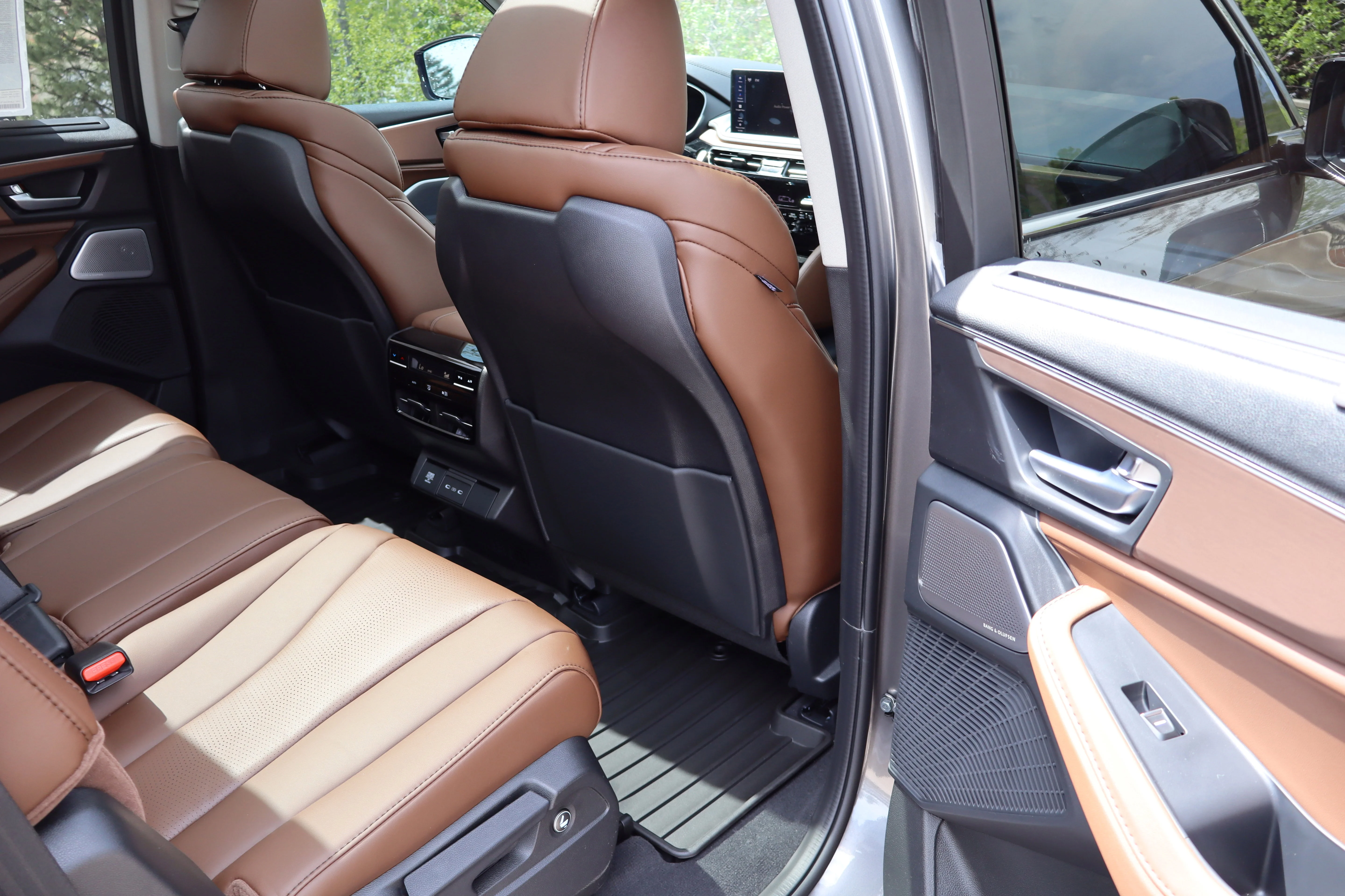 New 2026 Liquid Carbon Metallic Acura w/Technology Package image 31