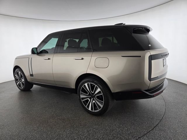 Used 2026  Land Rover SE image 16