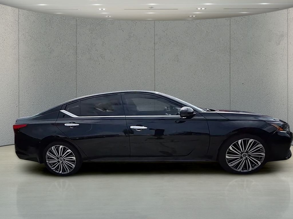 Used 2025 Black Nissan 2.5 SL image 39
