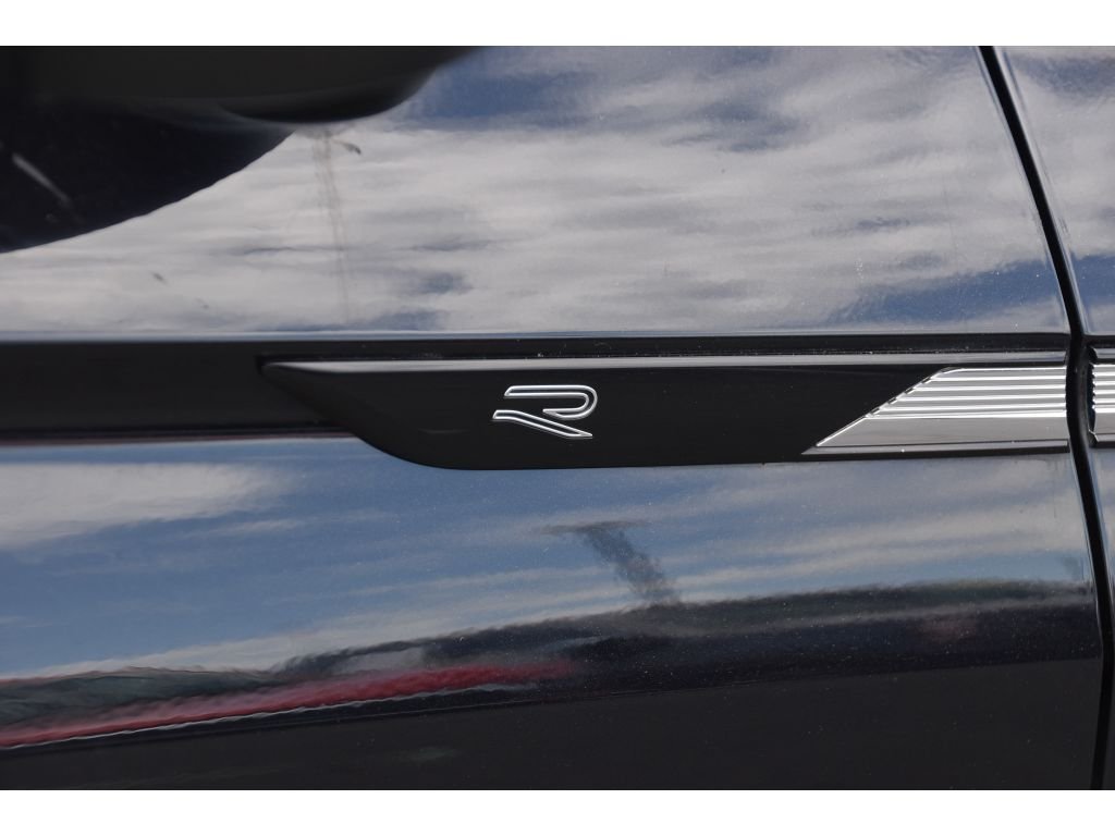 Used 2022 Deep Black Pearl Volkswagen SE R-Line Black image 32