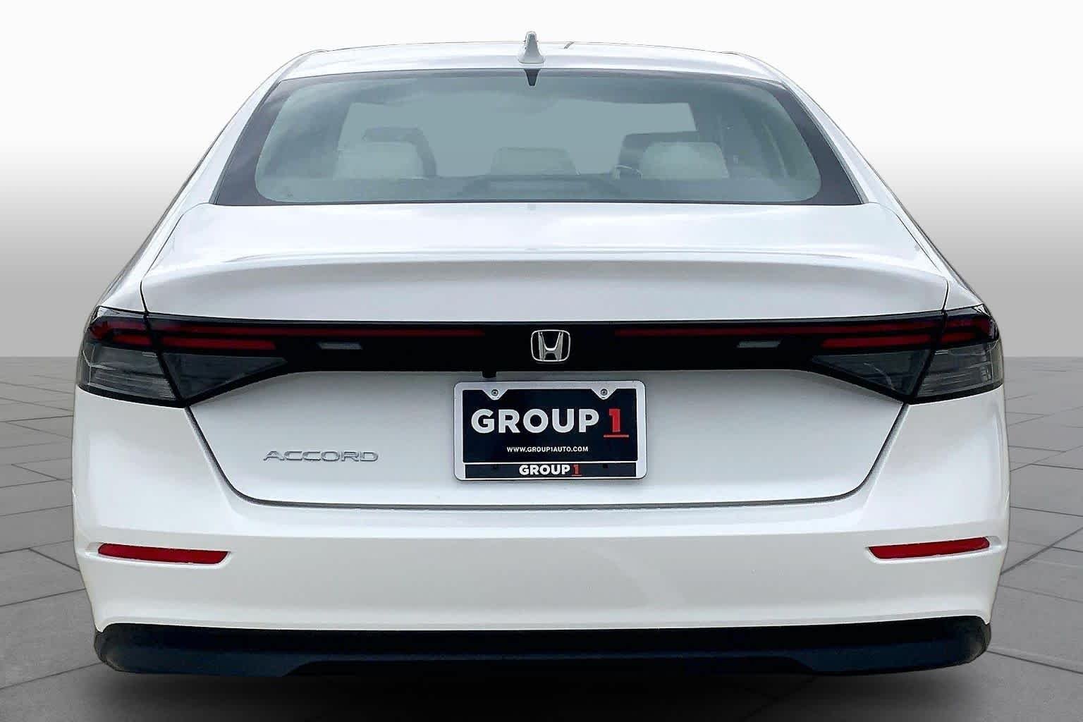 New 2026 Platinum White Pearl Honda LX image 4