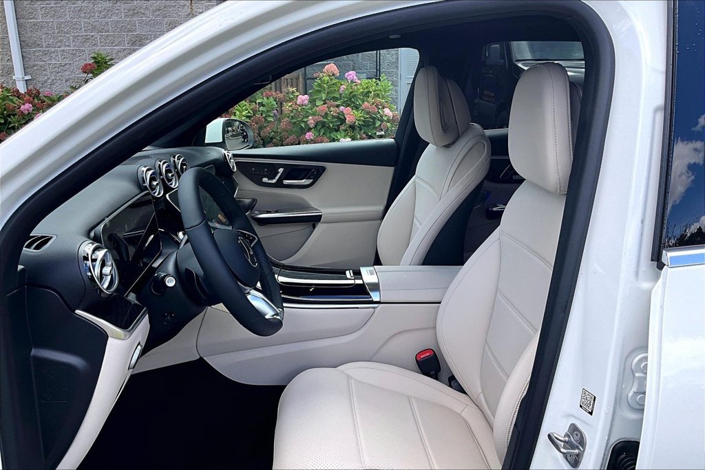 New 2027 Polar White Mercedes-Benz GLC 300 image 9