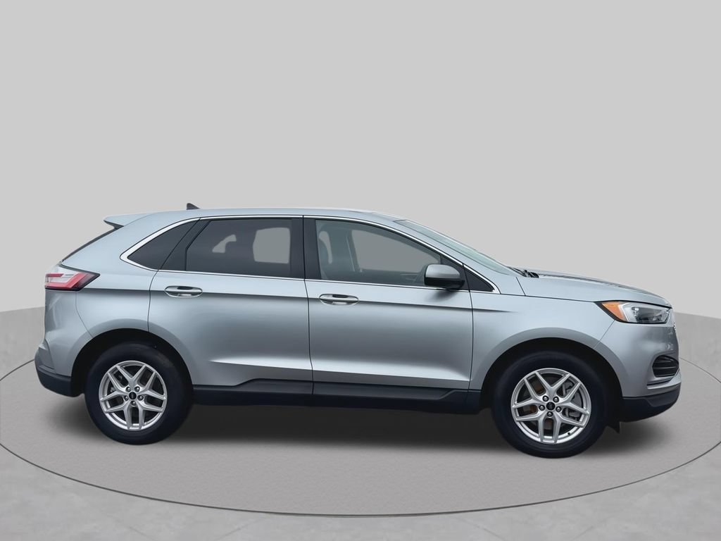 Used 2024 Silver Ford SEL image 12