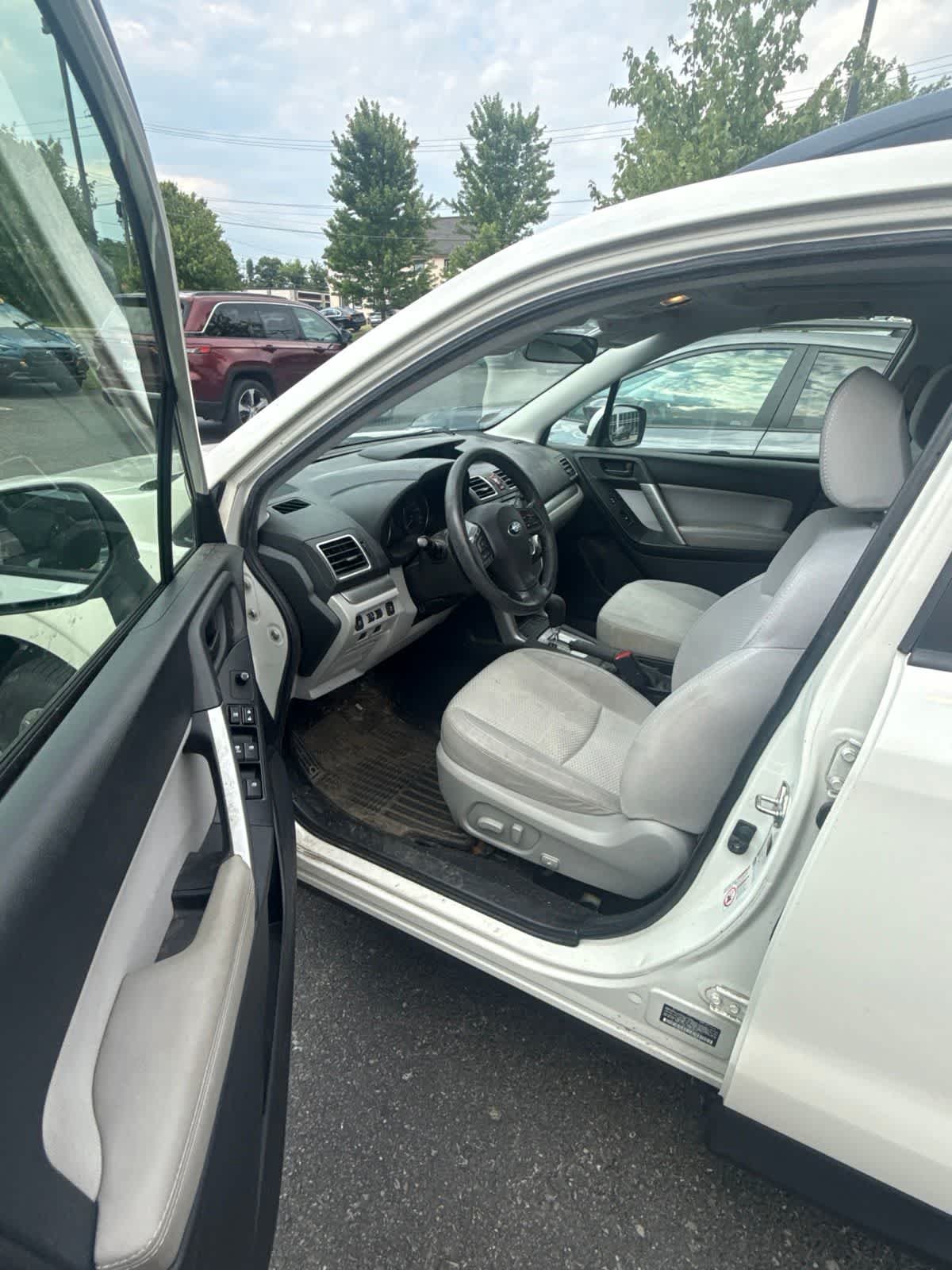 Used 2016 Crystal White Pearl Subaru 2.5i Premium image 5