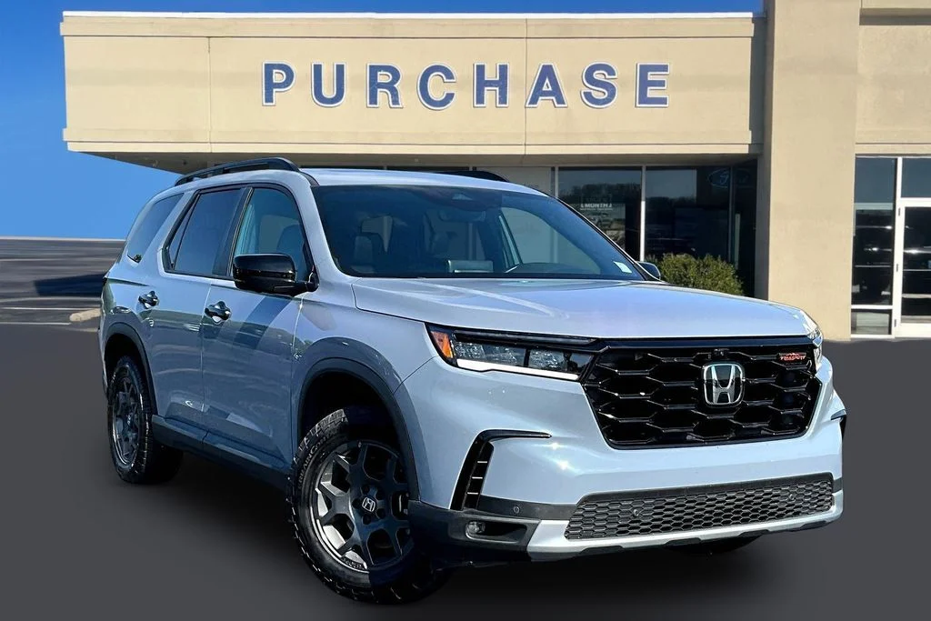 2025 Honda Pilot TrailSport AWD's photo