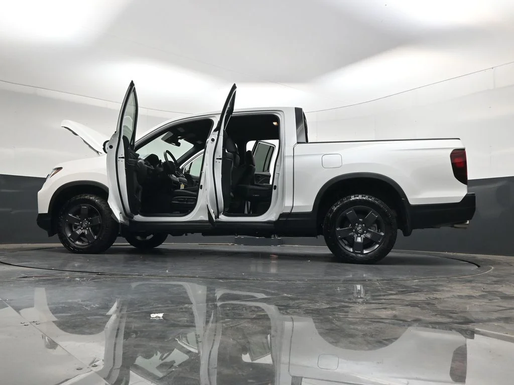 Certified Used 2026 Platinum White Pearl Honda TrailSport image 40